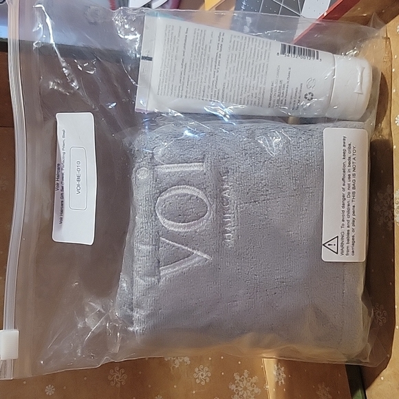 Vor Colour Protecting Pre Shampoo Treatment bonus Hair Towel - Picture 4 of 6